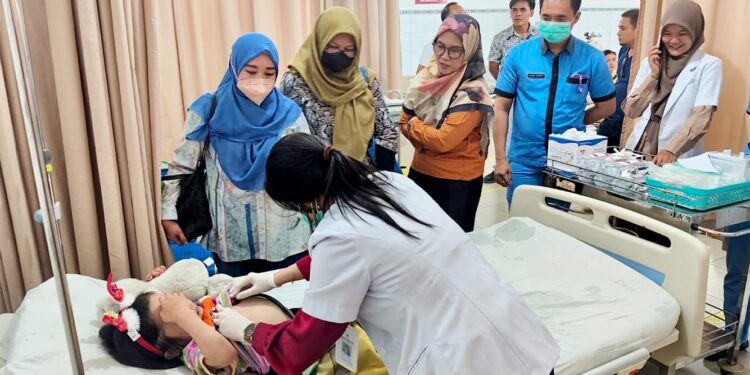 Pj Gubernur Sumut Agus Fatoni Kirimkan Tim dan Bantuan untuk Anak Korban Kekerasan di Nias Selatan