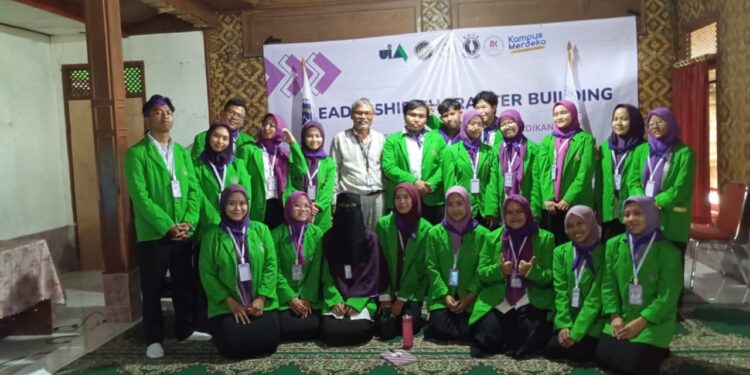 Ketum PJMI: Mahasiswa Harus Menguasai Dunia Jurnalistik Disampaikan pada LDK FKIP UIA di Villa YASFI Bekasi