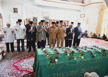 Pj Gubernur Sumut Agus Fatoni Sampaikan Duka Cita Atas Berpulangnya Istri Alm Raja Inal Siregar