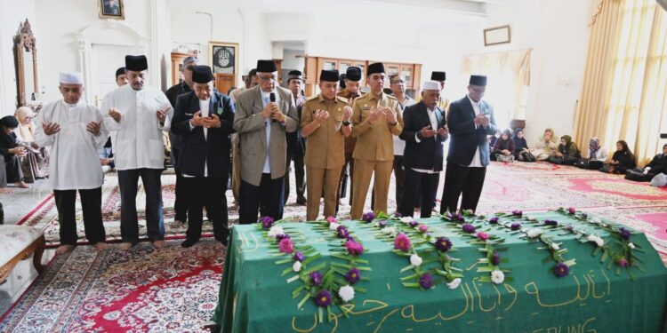 Pj Gubernur Sumut Agus Fatoni Sampaikan Duka Cita Atas Berpulangnya Istri Alm Raja Inal Siregar