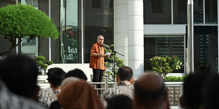 Apel Perdana 2025, Pj Gubernur Sumut Ingatkan ASN Terus Berikan Layanan Terbaik pada Masyarakat