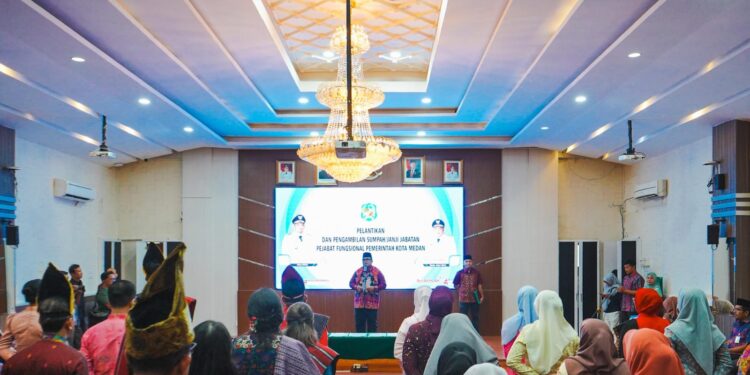Bobby Nasution Lantik 54 Pejabat Fungsional Pemko Medan
