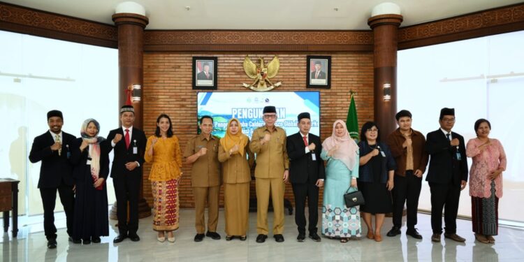 Kukuhkan Lima Anggota Badan Pengelola Toba Kaldera,  Pj Sekdaprov Effendy Pohan Ingatkan Target Pertama Green Card