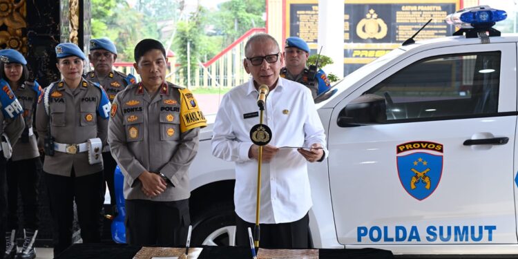 Pemprov Sumut Serahkan Hibah Mobil Dinas untuk Polda Sumut