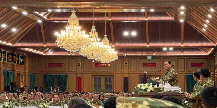 Dipimpin Presiden Prabowo, Rico Waas-Zakiyuddin Ikuti Upacara Parade Senja dan Penurunan Bendera Sang Merah Putih