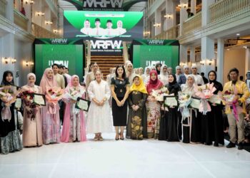 Airin Rico Waas Menyaksikan Fashion Show MRFW 2025