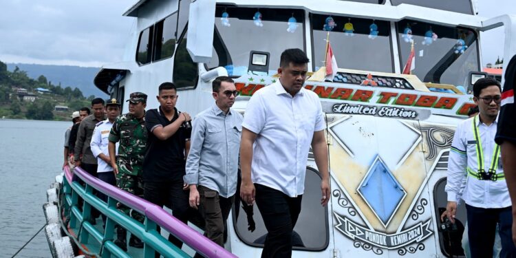 Jelang Libur Lebaran, Gubernur Sumut Bobby Nasution Periksa Kesiapan Kapal Penumpang di Danau Toba