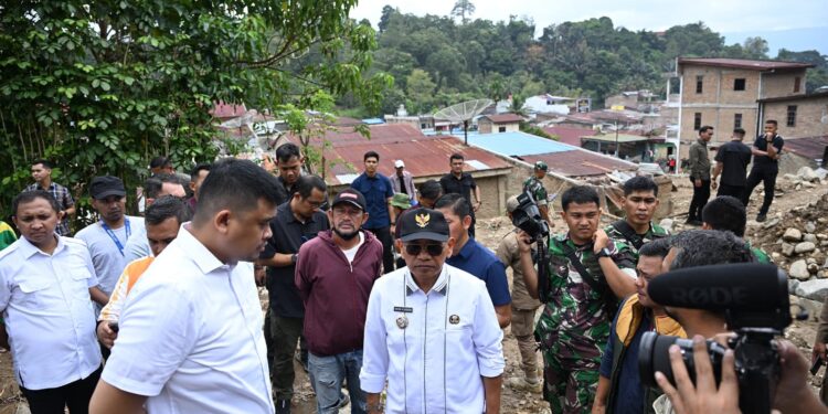 Tinjau Sungai Batu Gaga dan Korban Banjir Bandang Parapat,Gubernur Bobby Nasution Percepat Pembangunan Bronjong