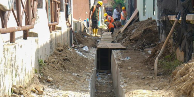 Sahuti Aspirasi Warga, Pemko Medan Mulai Buat Saluran Drainase Jalan Swadaya, Gang Sidodadi Kelurahan Rengas Pulau