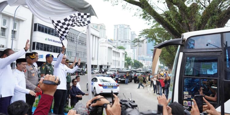 Mudik Gratis Bareng Pemko Medan, Rico Waas Lepas 1.969 Pemudik ke 12 Kota Tujuan