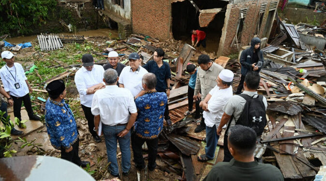 Tinjau Banjir Bandang Padangsidimpuan, Bobby Nasution Bantu Perbaikan dan Penanganan Pascabanjir