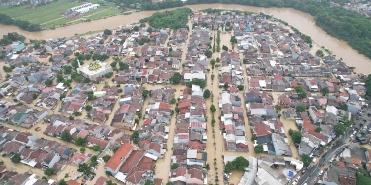 Banjir Jabodetabek Bukti Kegagalan Tata Kelola Lingkungan, Greenpress: Saatnya Solusi Berkelanjutan