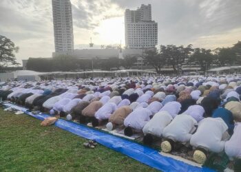 Maknai Idulfitri Mendapatkan Keberkahan, Rico Waas Bersama Ribuan Masyarakat Salat Ied di Lapangan Merdeka