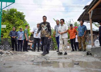 Terima Banyak Laporan, Tinjau Jalan Medan Baru Platina IV, Rico Waas: Insyaallah, Senin Mulai Diperbaiki