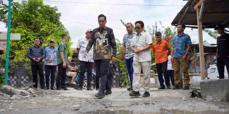Terima Banyak Laporan, Tinjau Jalan Medan Baru Platina IV, Rico Waas: Insyaallah, Senin Mulai Diperbaiki
