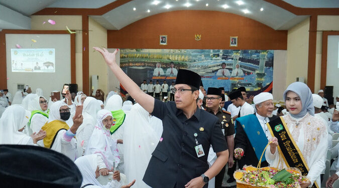 Tepung Tawari 2.635 Calon Jamaah Haji, Rico Waas Titipkan Pesan Jaga Kesehatan Dan Doakan Kota Medan