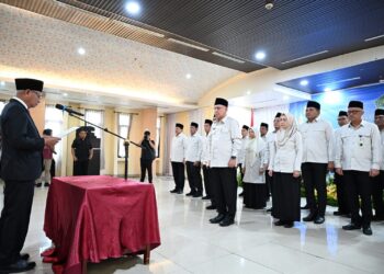 Lantik PPIH Sumut Embarkasi Medan 1446 H, Wakil Gubernur Surya Harapkan Pelayanan Haji Berjalan Optimal