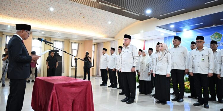 Lantik PPIH Sumut Embarkasi Medan 1446 H, Wakil Gubernur Surya Harapkan Pelayanan Haji Berjalan Optimal
