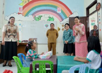 Tinjau Dua Posyandu di Pematangsiantar, Kahiyang Ayu Pastikan Layanan Posyandu Berjalan Baik