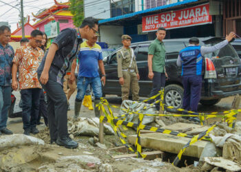 Sangat Ganggu Aktivitas Masyarakat dan Pedagang, Rico Waas Segera Perbaiki Jalan Sunggal yang Rusak Berat