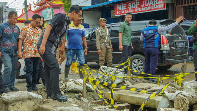 Sangat Ganggu Aktivitas Masyarakat dan Pedagang, Rico Waas Segera Perbaiki Jalan Sunggal yang Rusak Berat
