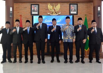 Serahkan SK Pengawas Perumda Tirtanadi  Gubernur Sumut Bobby Nasution Minta Optimalkan Layanan