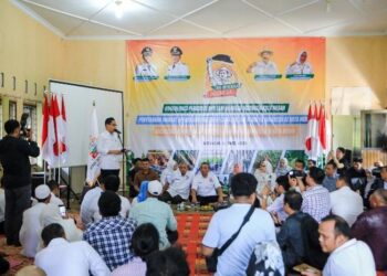 Jalankan Program Urban Farming, Rico Waas Serahkan Mandat Kepada Koordinator Kecamatan Tani Merdeka Indonesia