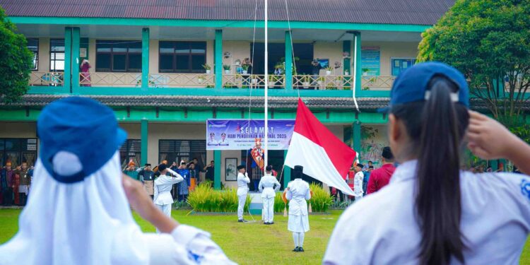 Pimpin Upacara Hardiknas, Rico Waas: Pendidikan Hak Asasi dan Sipil Setiap Insan