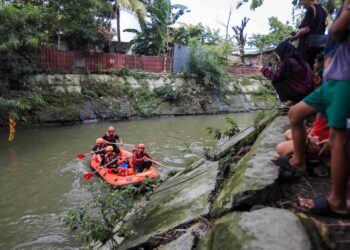 Temui Orang Tua Korban Anak Hanyut Di Aliran Sungai, Rico Waas: Pemko Medan Akan Terus Lakukan Pencarian