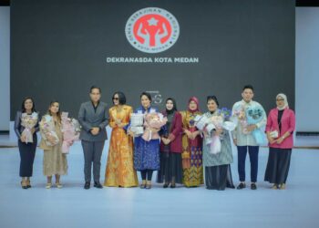 Bersama Desainer Medan, Rico Waas dan Ketua TP PKK Hadiri IFW 2025