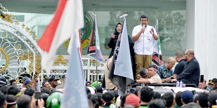 Ribuan Driver Ojol Gelar Aksi Demo, Gubernur Bobby Nasution Temui dan Dengarkan Keluhan
