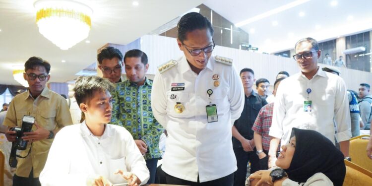 Rico Waas Tinjau Job Fair, 56 Perusahaan Buka 2.149 Lowongan dengan 203 Jabatan