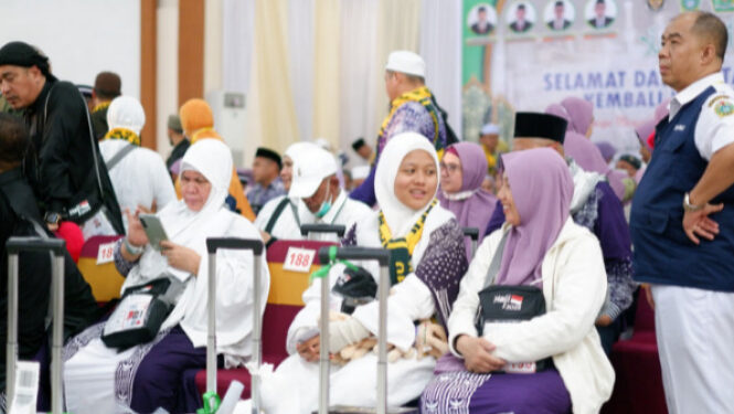 Tiba di Tanah Air, Pemko Medan Sambut Kedatangan 360 Jemaah Haji asal Kota Medan