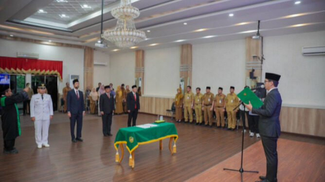 Kali Pertama, Rico Waas Lantik 4 Pejabat Administrator, Begini Pesannya