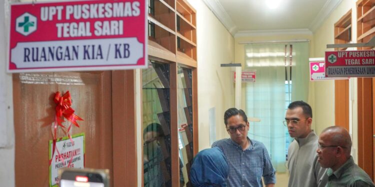 Rico Waas Tegaskan Puskesmas Wajib Bantu Warga yang Tidak Bisa Daftar Berobat Melalui JKN