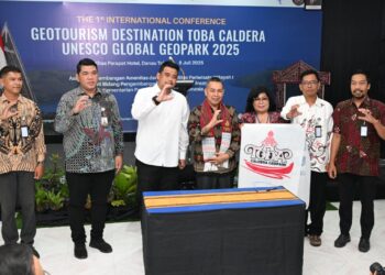 Menpar Buka Konferensi Internasional Pertama Destinasi Geowisata Kaldera Toba Unesco Global Geopark 2025,Gubernur Sumut Bobby Ajak Kepala Daerah Samakan Tekad Kelola Danau Toba