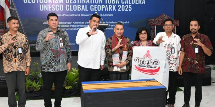 Menpar Buka Konferensi Internasional Pertama Destinasi Geowisata Kaldera Toba Unesco Global Geopark 2025,Gubernur Sumut Bobby Ajak Kepala Daerah Samakan Tekad Kelola Danau Toba