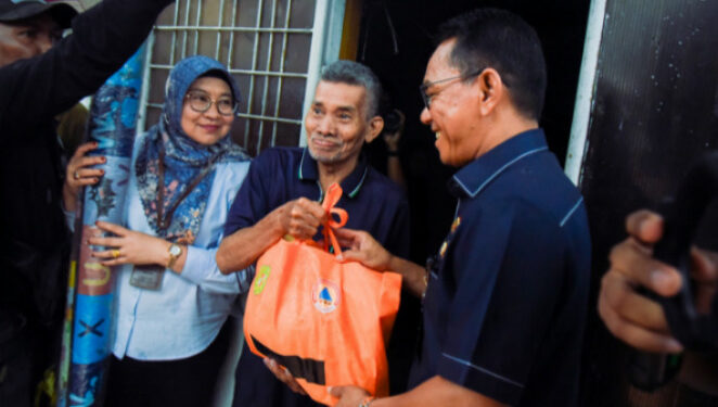 Wakil Walikota Medan Serahkan Bantuan ke Korban Puting Beliung