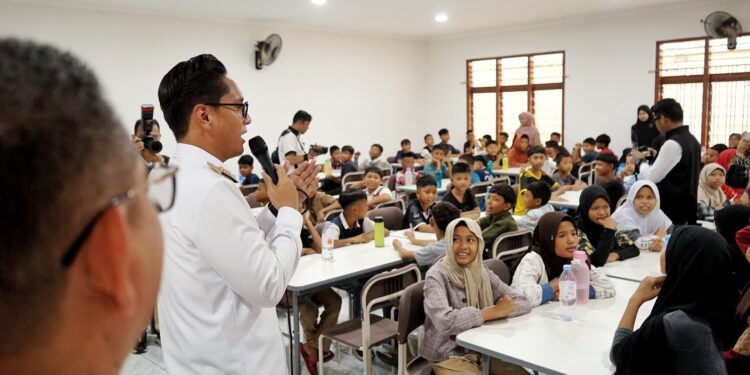 Tinjau Sekolah Rakyat Kota Medan, Rico Waas Ingatkan Siswa Rajin Belajar Untuk Menggapai Cita-Cita