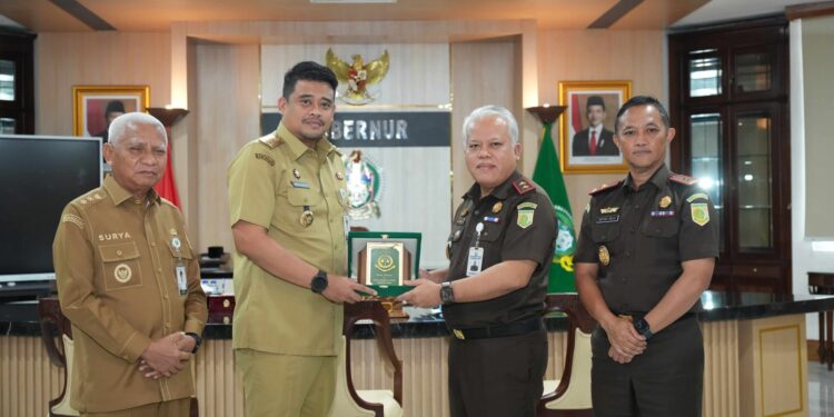 Gubernur Bobby Nasution dan Kajati Sumut  Bahas Program Restorative Justice