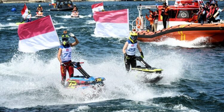 Kemeriahan Peringatan HUT RI Warnai Kejuaraan Dunia Aquabike Orang Indonesia Pertama Juara Dunia Pimpin Parade Lap Merah Putih