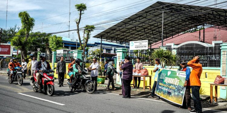 Melalui Kecamatan dan Kelurahan, Pemko Medan Bagikan Puluhan Ribu Sarapan kepada Pengemudi Ojol