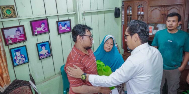 Rico Waas Temui Ojol Korban Penganiayaan, Pastikan Dishub Medan Tertibkan Jukir Liar