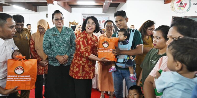 Kunker dan Serahkan Bantuan di Taput,  Ketua DWP Sumut Tekankan Pentingya Kolaborasi Maksimalkan Pencegahan Stunting