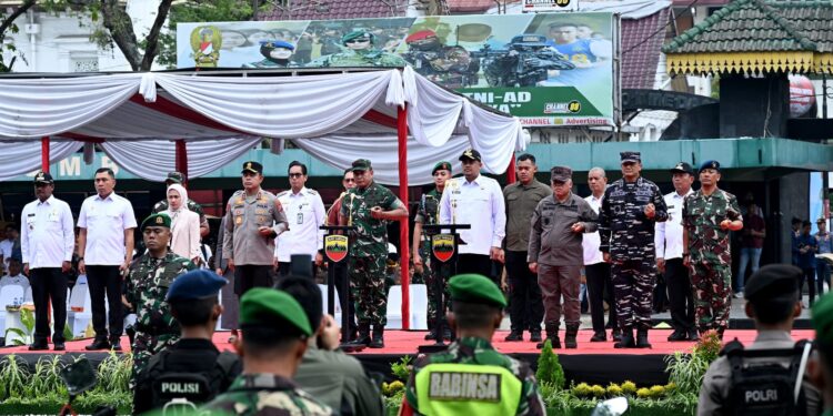Gubernur Bobby Nasution Lepas 480 Personel Patroli,  Salurkan 28 Ribu Ton Beras untuk Warga Kecil
