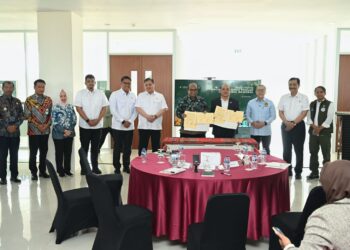 Bobby Nasution Dampingi Menko Perekonomian dan Menko Pangan Tinjau  Taman Sains Teknologi Herbal dan Hortikultura di Humbahas