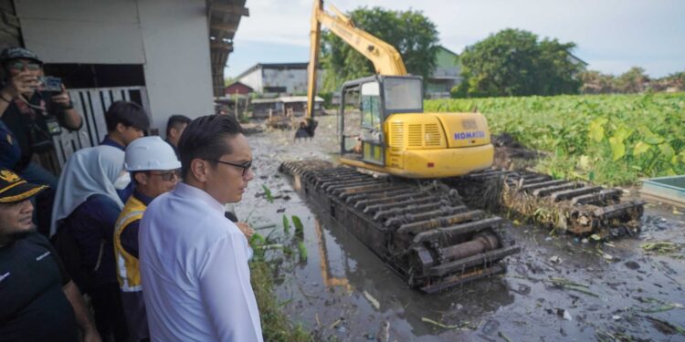 Pimpin Normalisasi Parit Gonggong, Rico Waas Optimis Genangan Air di Seputaran Simpang Kantor Dapat Teratasi