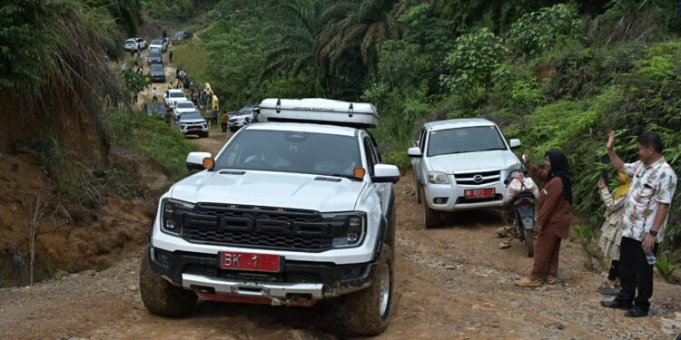 Sudah Rusak Puluhan Tahun,  Bobby Nasution Pastikan Perbaikan Jalan Rusak Labura-Toba Mulai Dikerjakan Tahun Ini