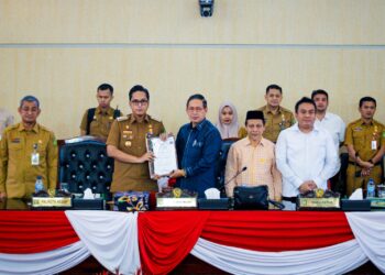 Rico Waas Hadiri Paripurna Pemandangan Umum Fraksi-Fraksi, DPRD Medan Apresiasi Pergeseran Anggaran Untuk Benahi Kawasan Medan Utara