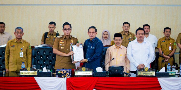 Rico Waas Hadiri Paripurna Pemandangan Umum Fraksi-Fraksi, DPRD Medan Apresiasi Pergeseran Anggaran Untuk Benahi Kawasan Medan Utara